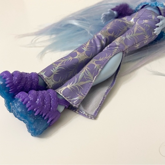 Monster High G3 Abbey Bominable Articulated Yeti Fashion Doll - Picture 12 of 16